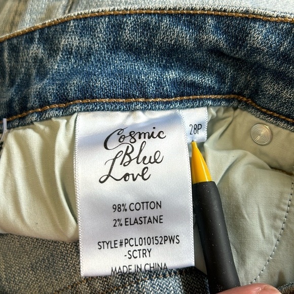 NWT COSMIC BLUE LOVE Size 28 Petite Capri light wash - Picture 7 of 8